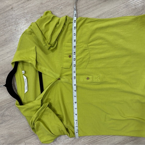 Emily Daniels Chartreuse 3/4 Sleeve 1/2 Button-Up W/Pocket Top Size M - Picture 7 of 8